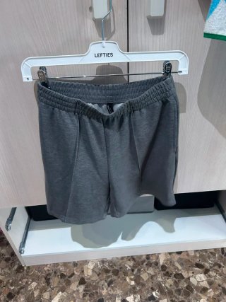 Pantalón corto gris