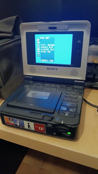 Videocámara Sony y reproductor Sony GV-D1000