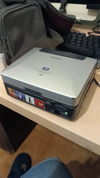 Videocámara Sony y reproductor Sony GV-D1000