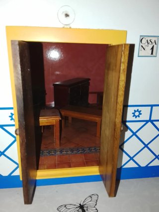 MINI casa de madera hecha a mano .