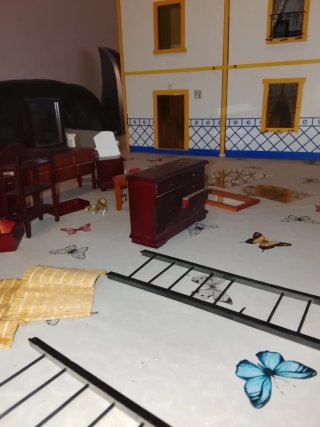 MINI casa de madera hecha a mano .