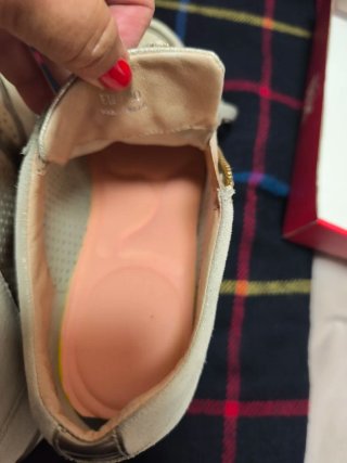 Zapatillas Beige y Plateadas