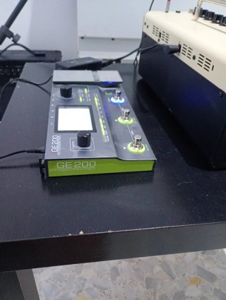 Pedalera Mooer GE200