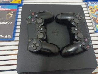 PS4 con 2 mandos y 7 juegos