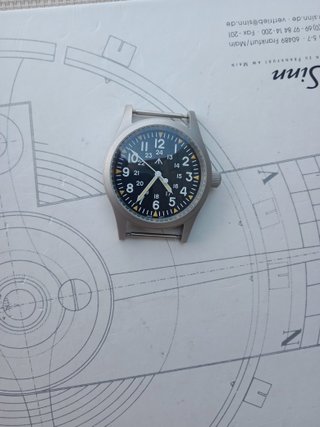 Reloj  Militar Negro y Naranja