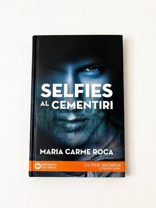 Selfies al cementiri de MARIA CARME ROCA