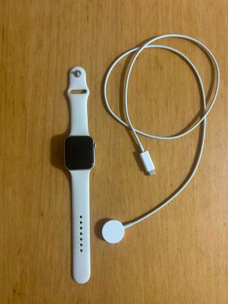 Apple Watch SE 44mm Plata con Cargador.