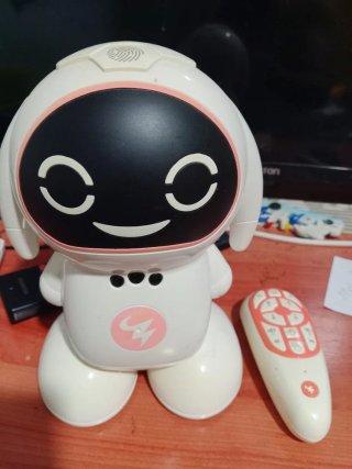 Robot con voz y mando a distancia