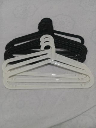 Pack 10 Perchas IKEA Negras y Blancas
