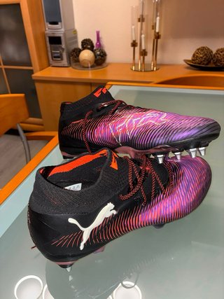 Botas de fútbol Puma Future alta gama.