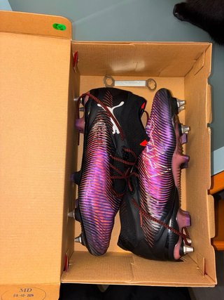 Botas de fútbol Puma Future alta gama.