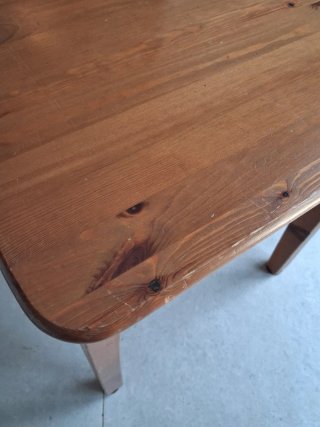 Silla de madera estilo rústico