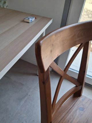 Silla de madera estilo rústico