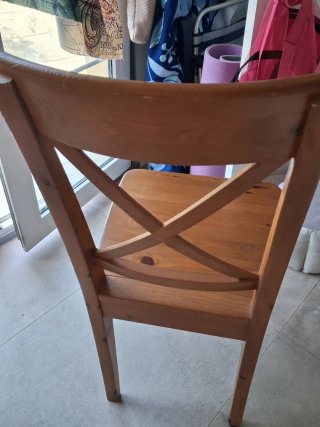 Silla de madera estilo rústico