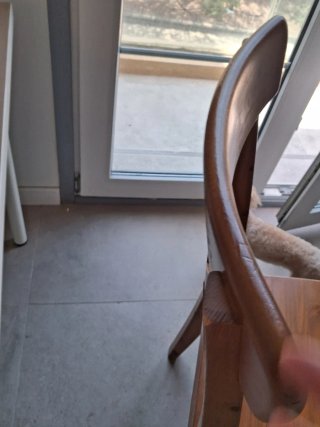 Silla de madera estilo rústico
