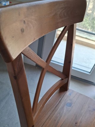 Silla de madera estilo rústico