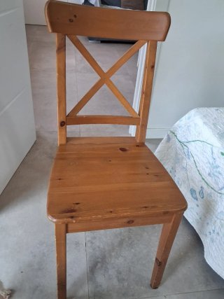 Silla de madera estilo rústico