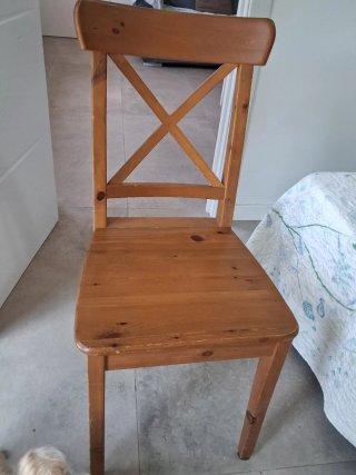 Silla de madera estilo rústico