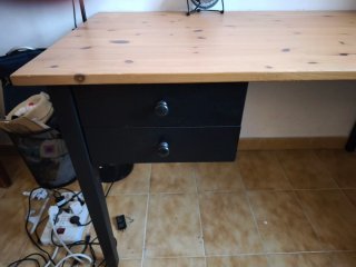 2 Scrivanie in legno naturale e nero