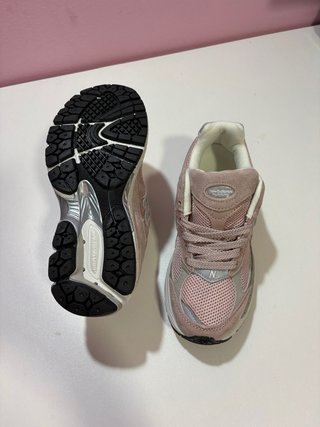 Zapatillas New Balance 2002R. Talla 36