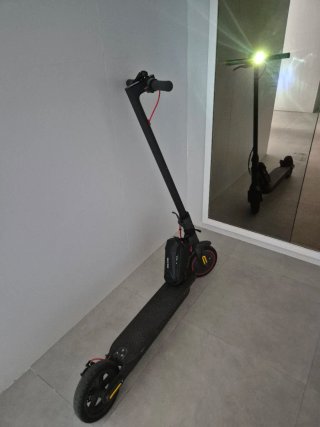Se vende o se cambia patinete eléctrico Xiaomi Pro