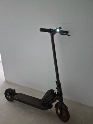 Se vende o se cambia patinete eléctrico Xiaomi Pro