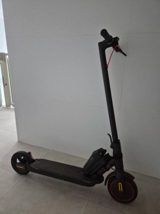 Se vende o se cambia patinete eléctrico Xiaomi Pro
