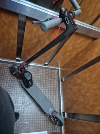 Se vende o se cambia patinete eléctrico Xiaomi Pro