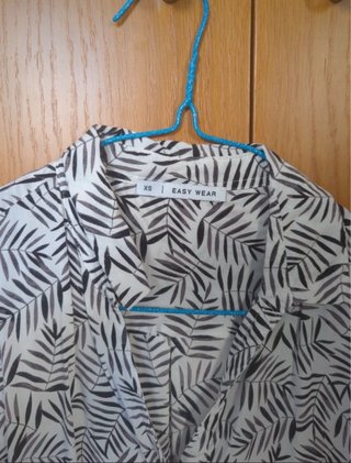 Camisa fina estampada hojas manga larga