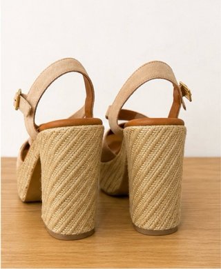 Sandalias POPA plataforma beige talla 40