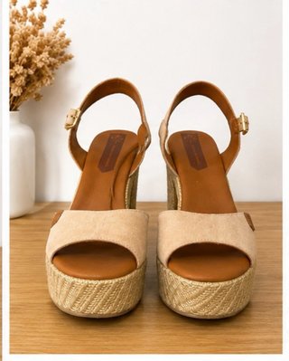 Sandalias POPA plataforma beige talla 40