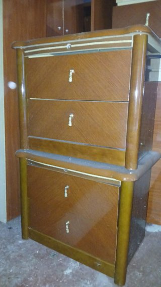 Mueble de salón, mesas y cajoneras.