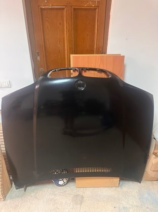 Capó BMW Negro
