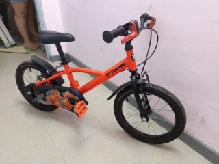Bicicleta infantil roja