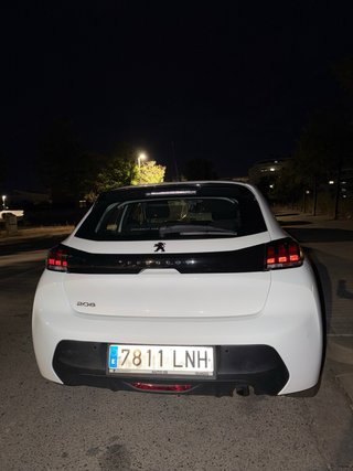Peugeot 208 2021