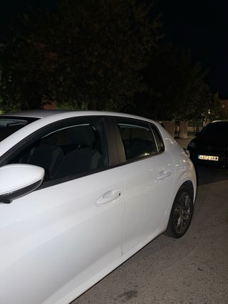 Peugeot 208 2021