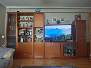Mueble de salón madera y cristal
