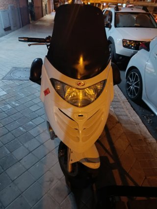 Moto Kymco Scooter Blanca moto pa trabajar ITV2027