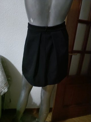 Minifalda negra corte skater