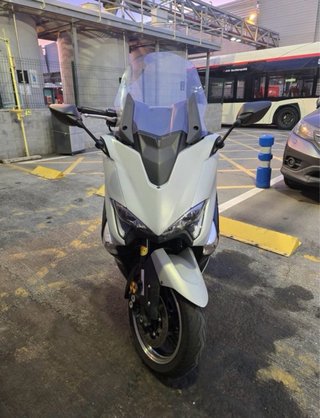 Yamaha TMAX 530 DX Maxi Scooter