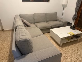 Sofá esquinero gris de tela