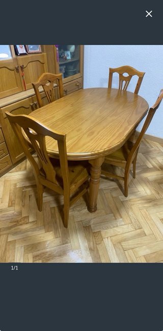 Mesa extensible y 4 sillas madera
