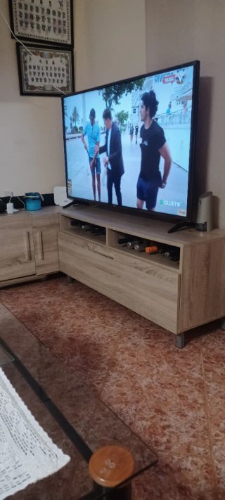 Mueble de salón madera y cristal