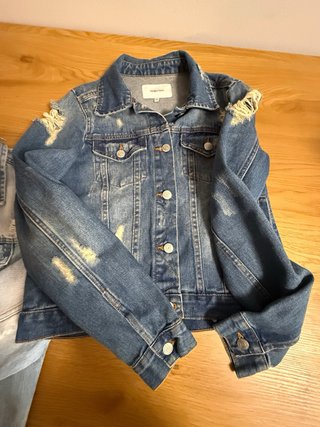 São 2 Casacos de ganga Zara M e Piaza Italia XS