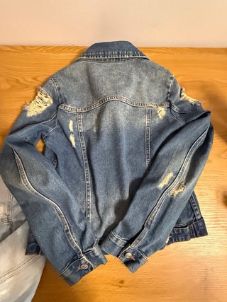 São 2 Casacos de ganga Zara M e Piaza Italia XS