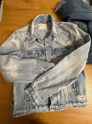 São 2 Casacos de ganga Zara M e Piaza Italia XS