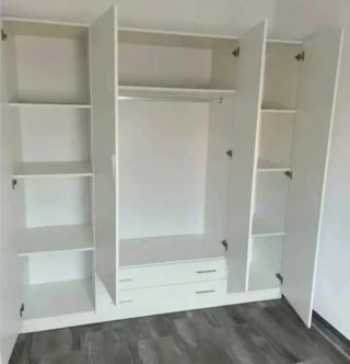 Armarios y cómodas de madera