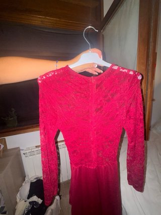 Vestido largo burdeos con encaje