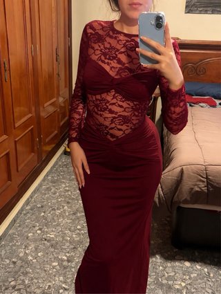 Vestido largo burdeos con encaje