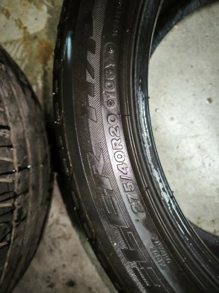 Neumáticos Bridgestone 275/40/20